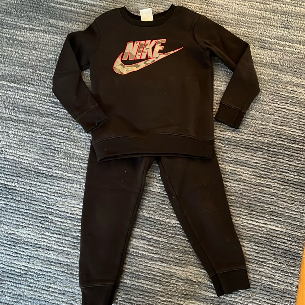 Nike sweatsuit size 5